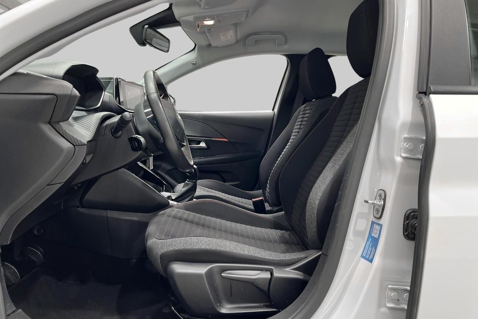 Peugeot 208 iso kuva 9