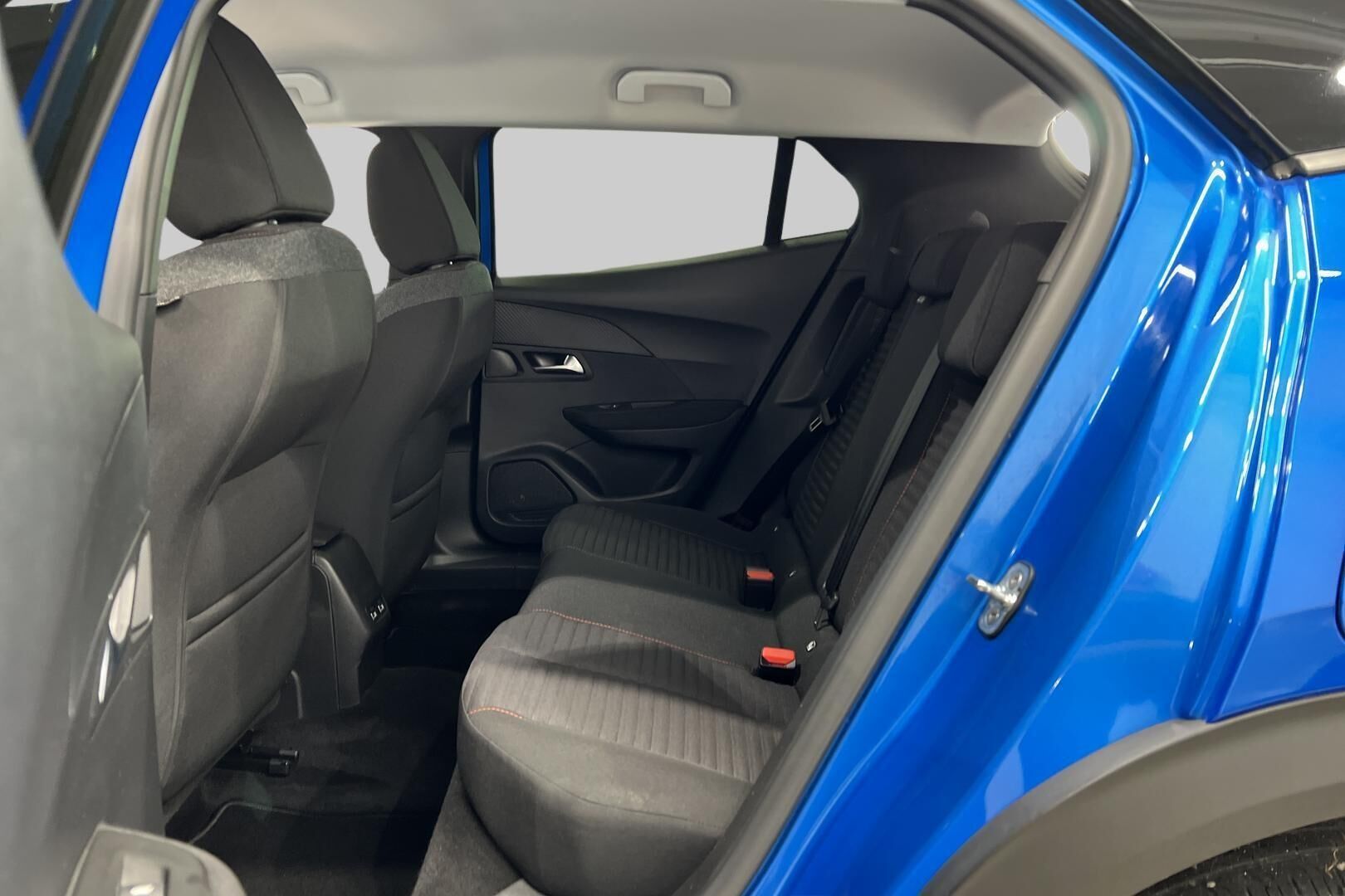 Peugeot e-2008 iso kuva 22