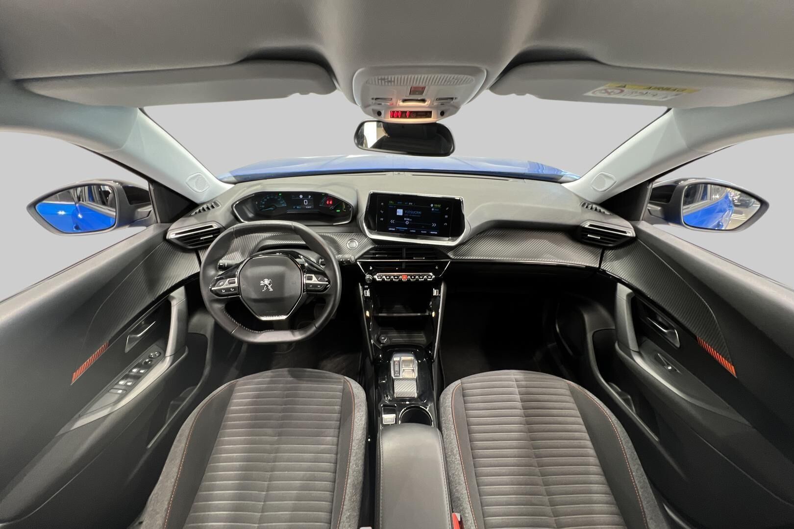 Peugeot e-2008 iso kuva 23
