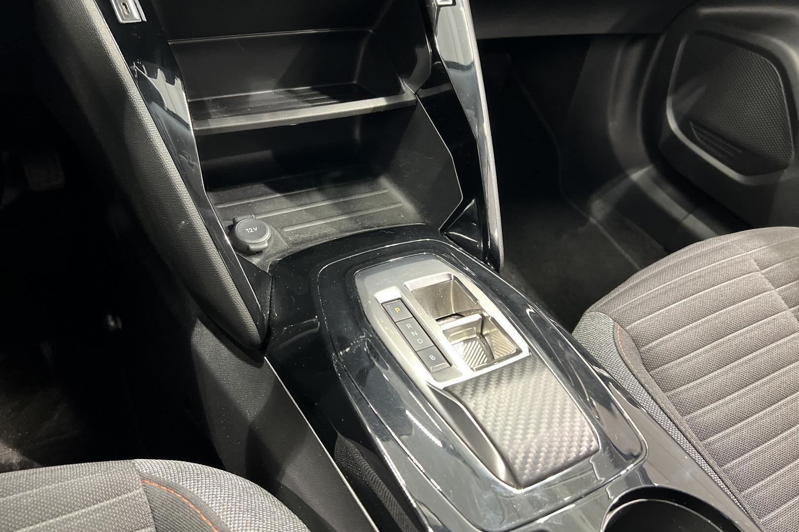 Peugeot e-2008 iso kuva 10