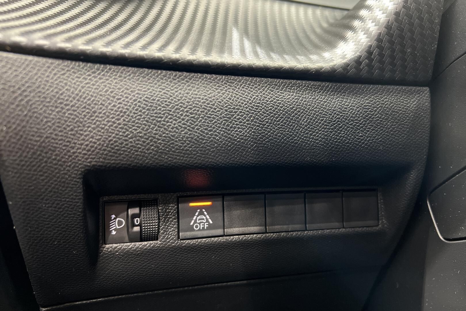 Peugeot e-2008 iso kuva 32