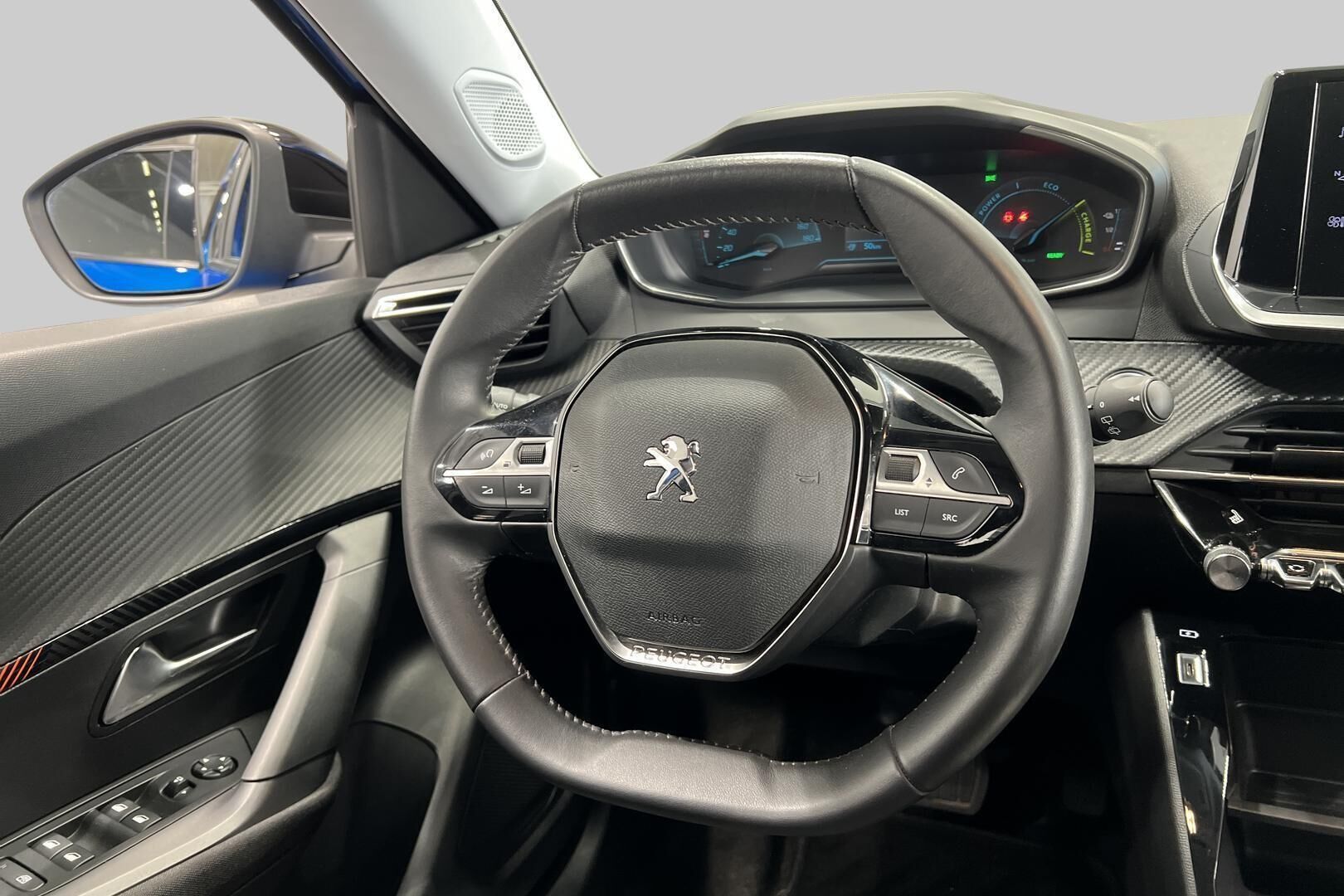 Peugeot e-2008 iso kuva 16