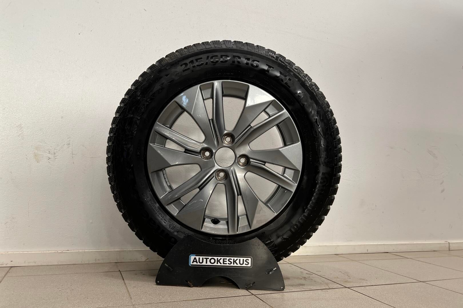 Peugeot e-2008 iso kuva 36