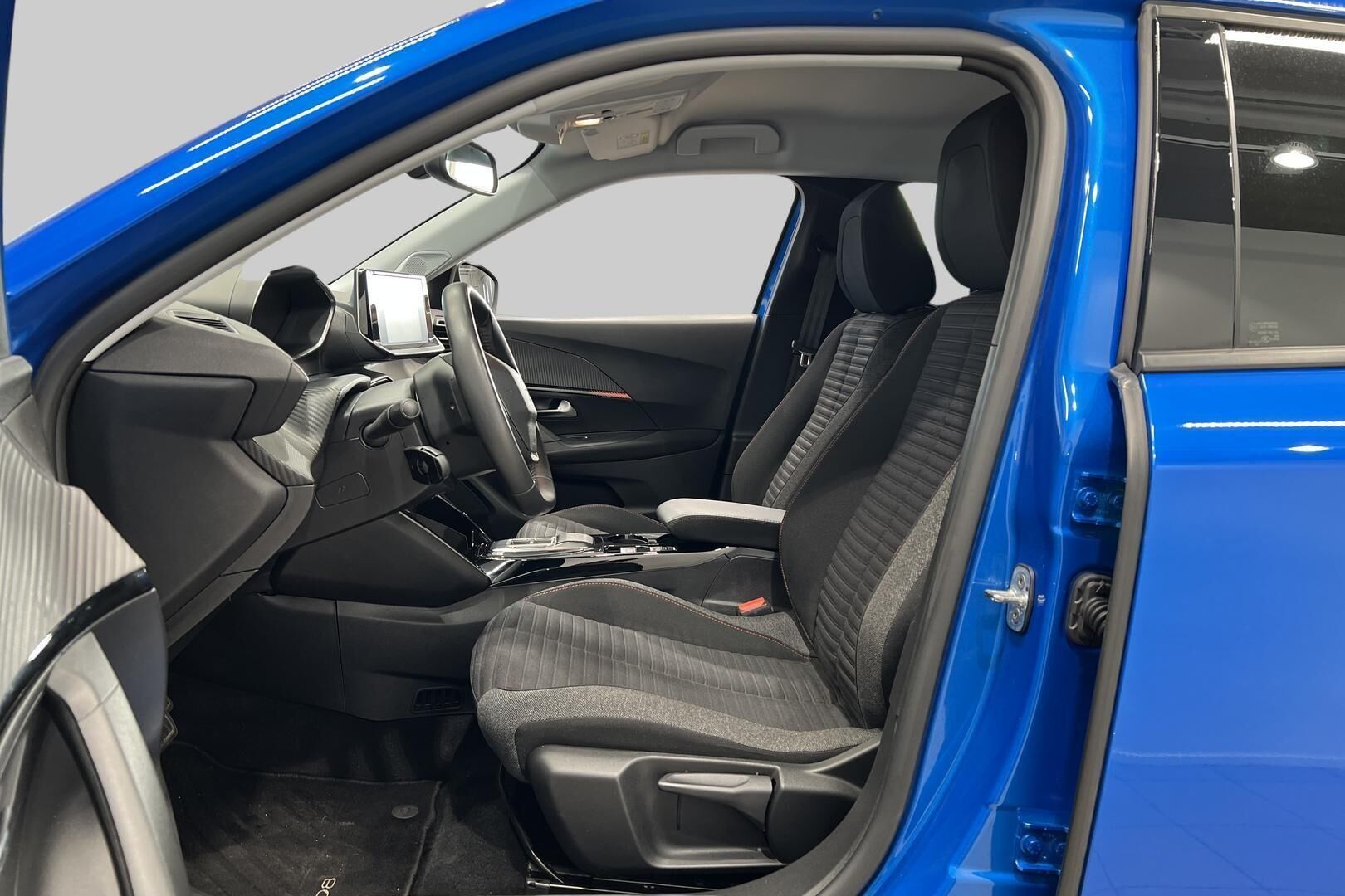 Peugeot e-2008 iso kuva 21