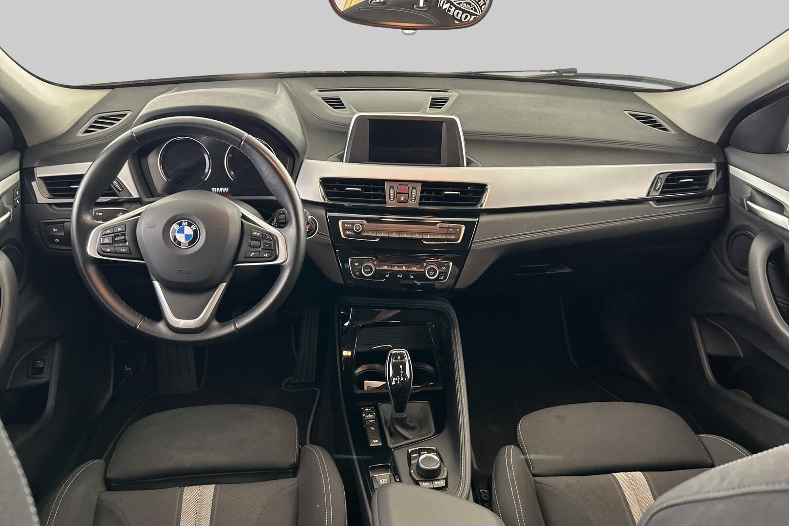BMW X2 iso kuva 11