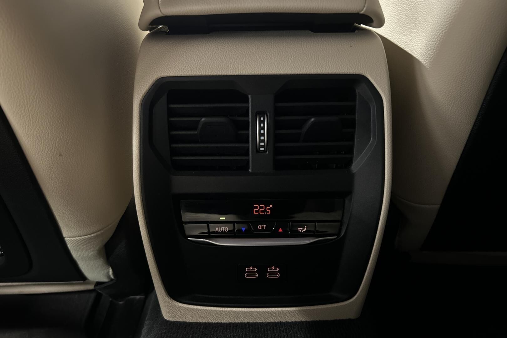 BMW i4 iso kuva 12