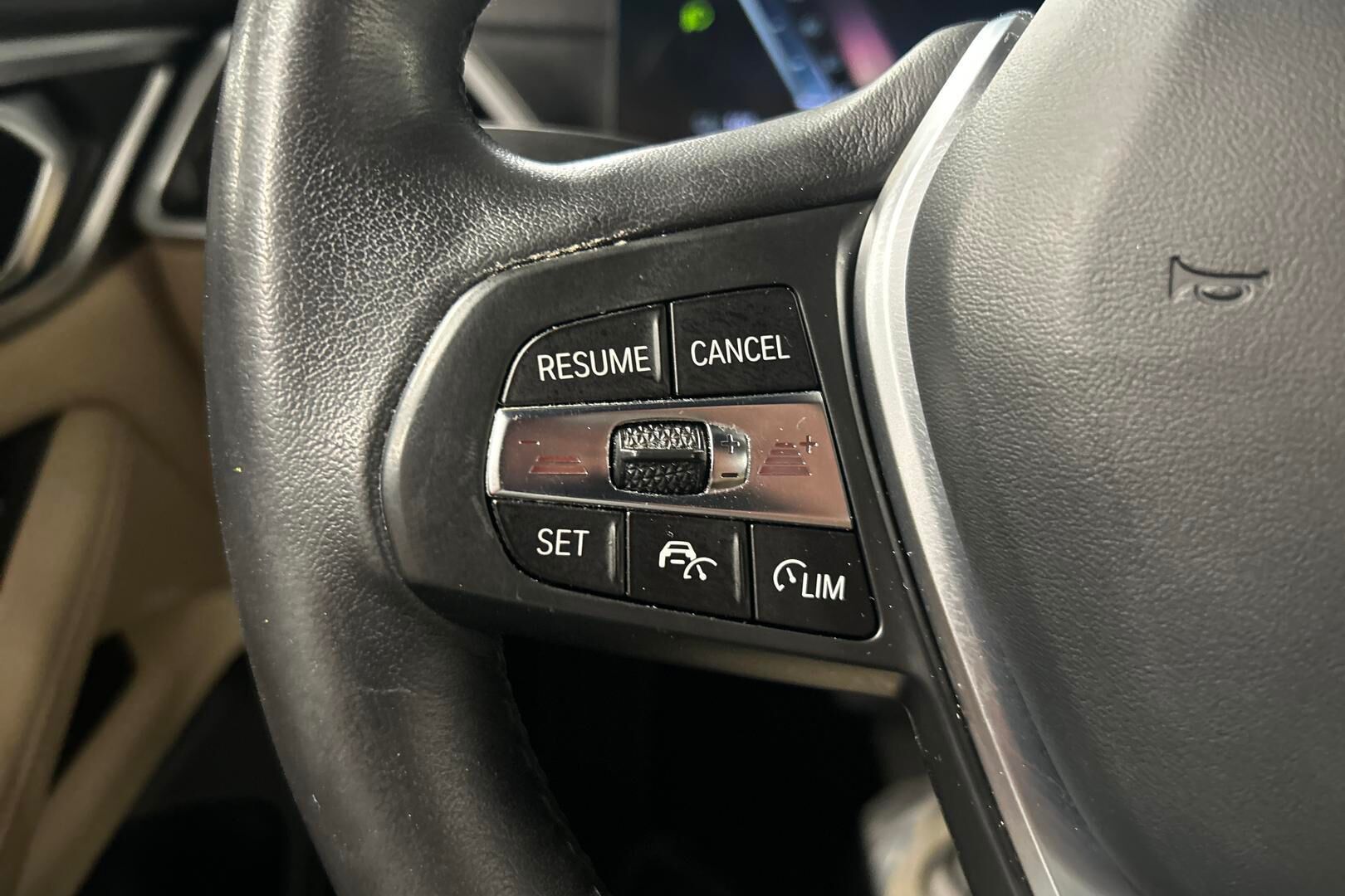 BMW i4 iso kuva 15