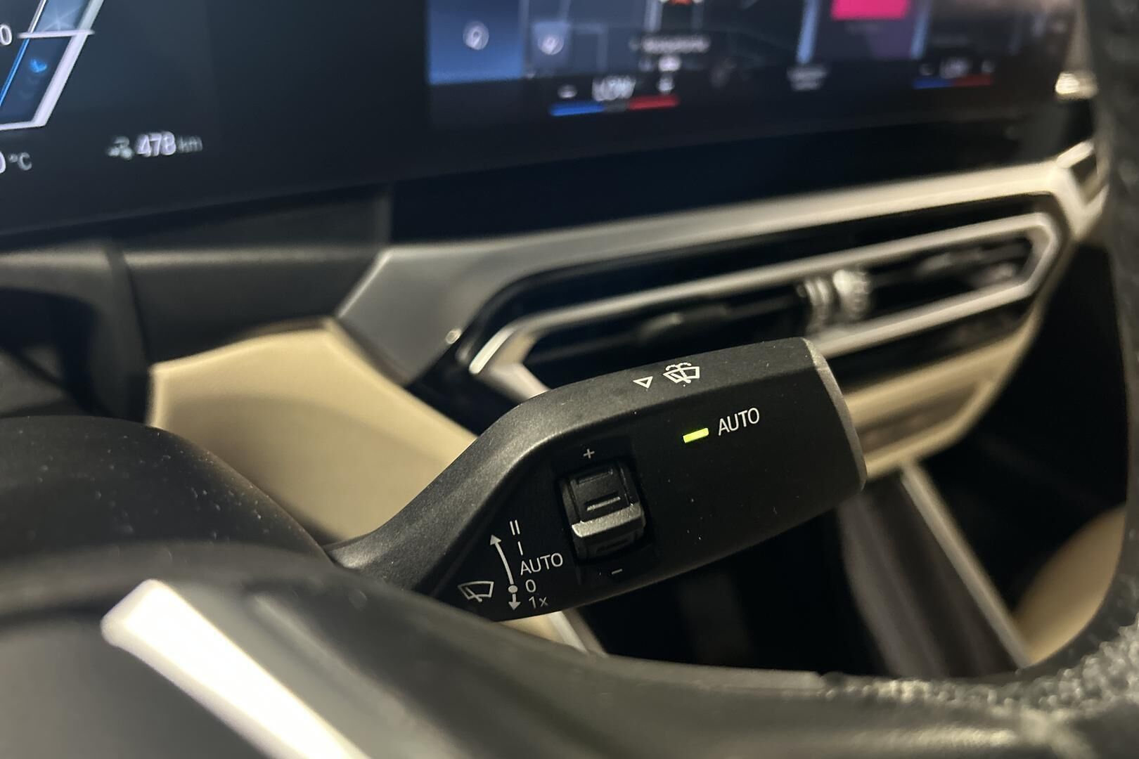 BMW i4 iso kuva 16