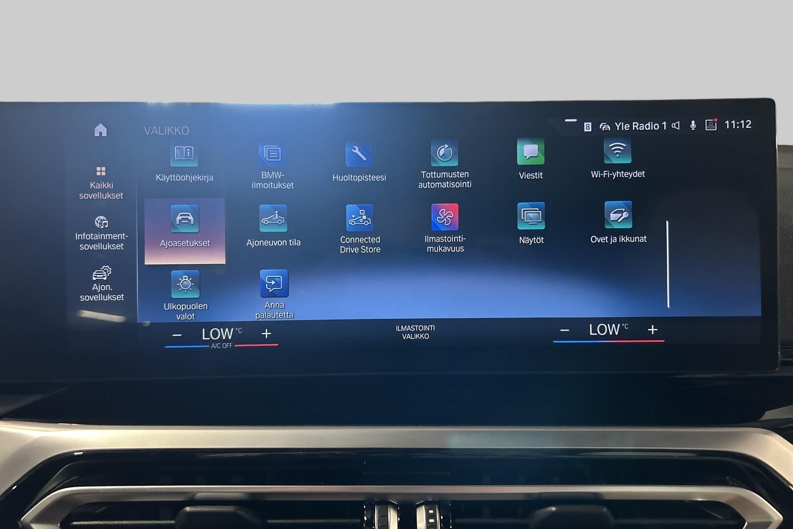 BMW i4 iso kuva 24