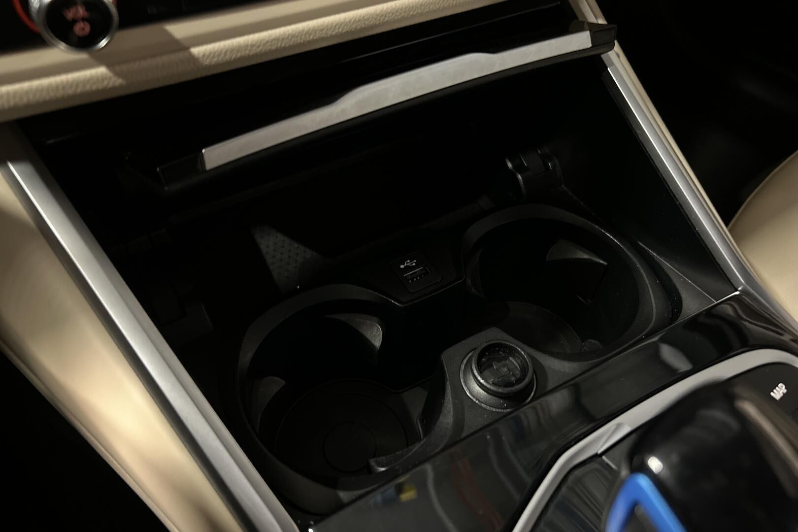BMW i4 iso kuva 26
