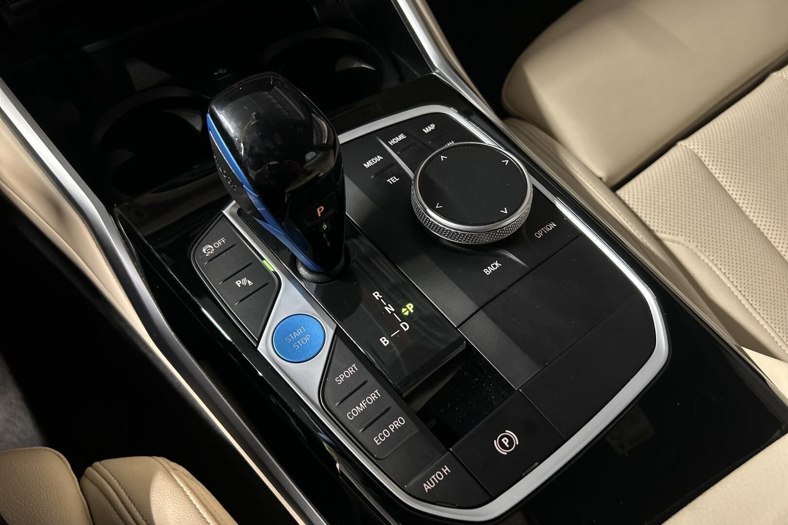 BMW i4 iso kuva 27