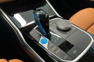 BMW i4 esikatselu 14