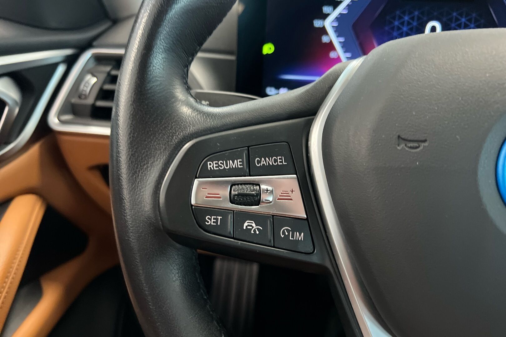BMW i4 iso kuva 16