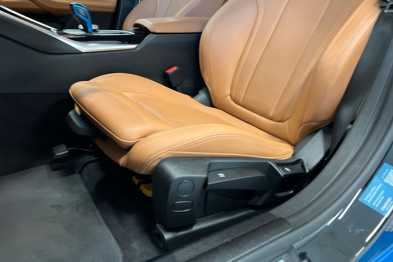 BMW i4 iso kuva 19