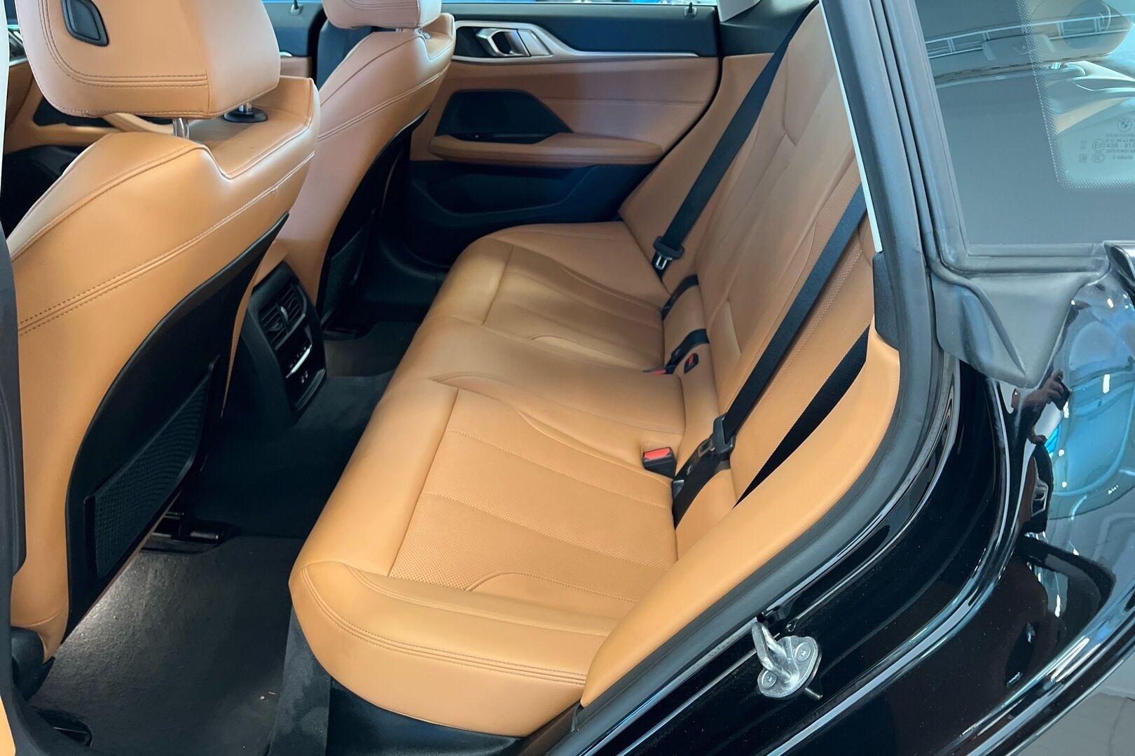 BMW i4 iso kuva 8