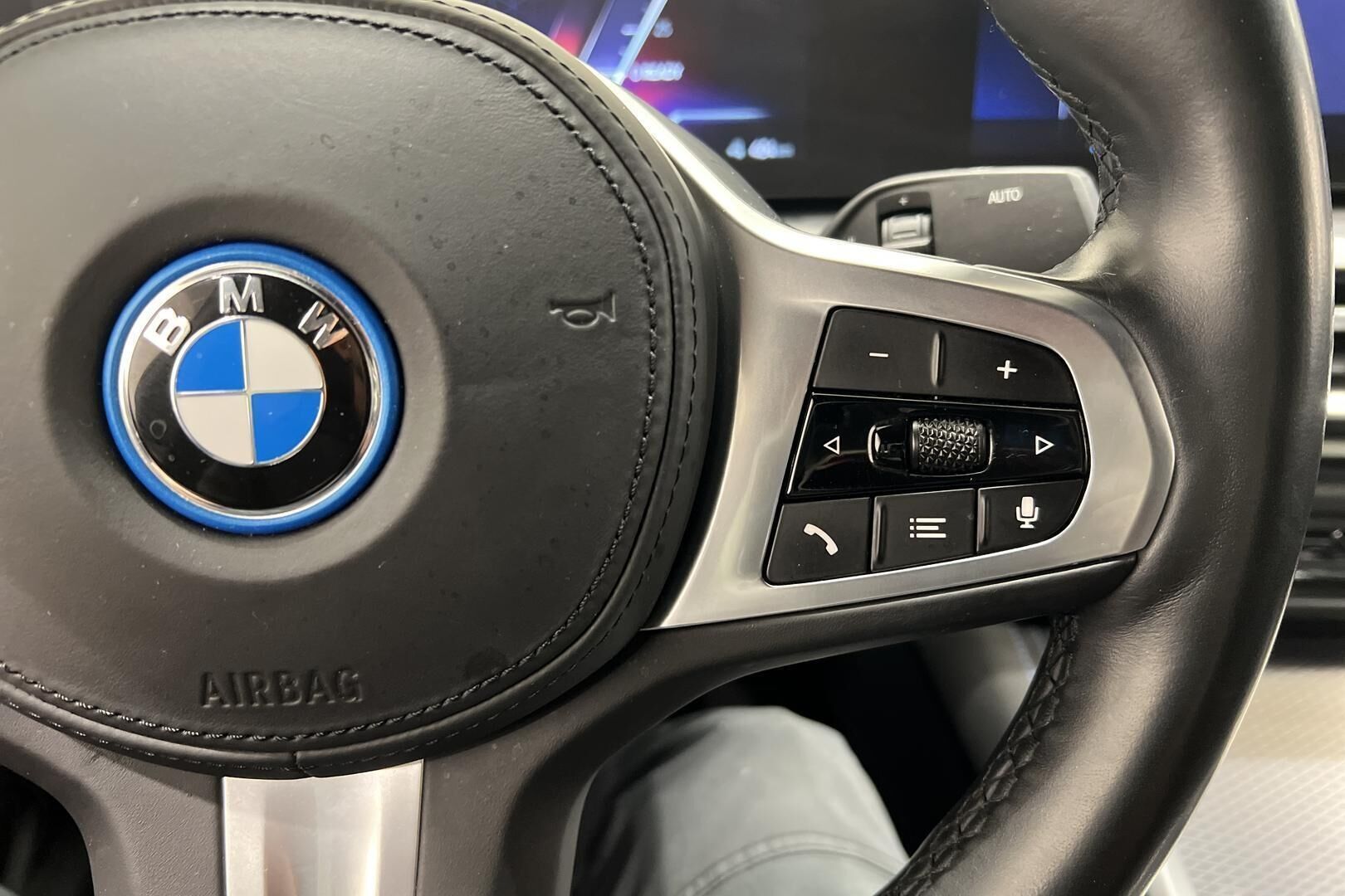 BMW i4 iso kuva 30