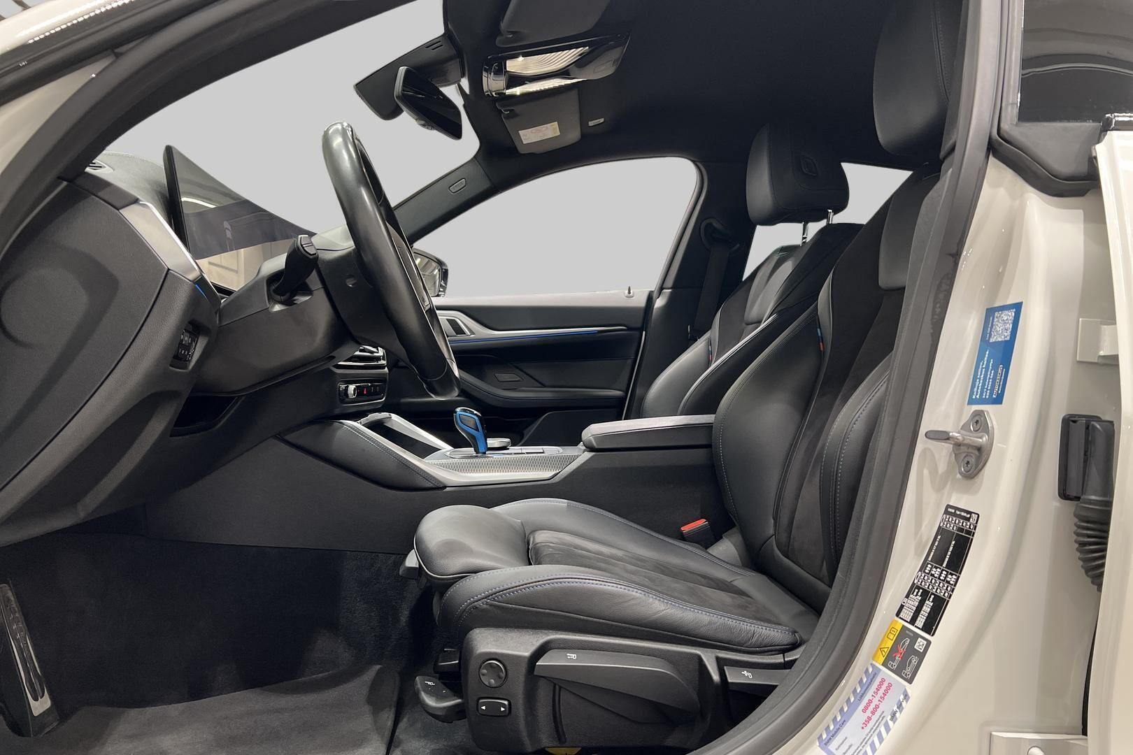 BMW i4 iso kuva 8