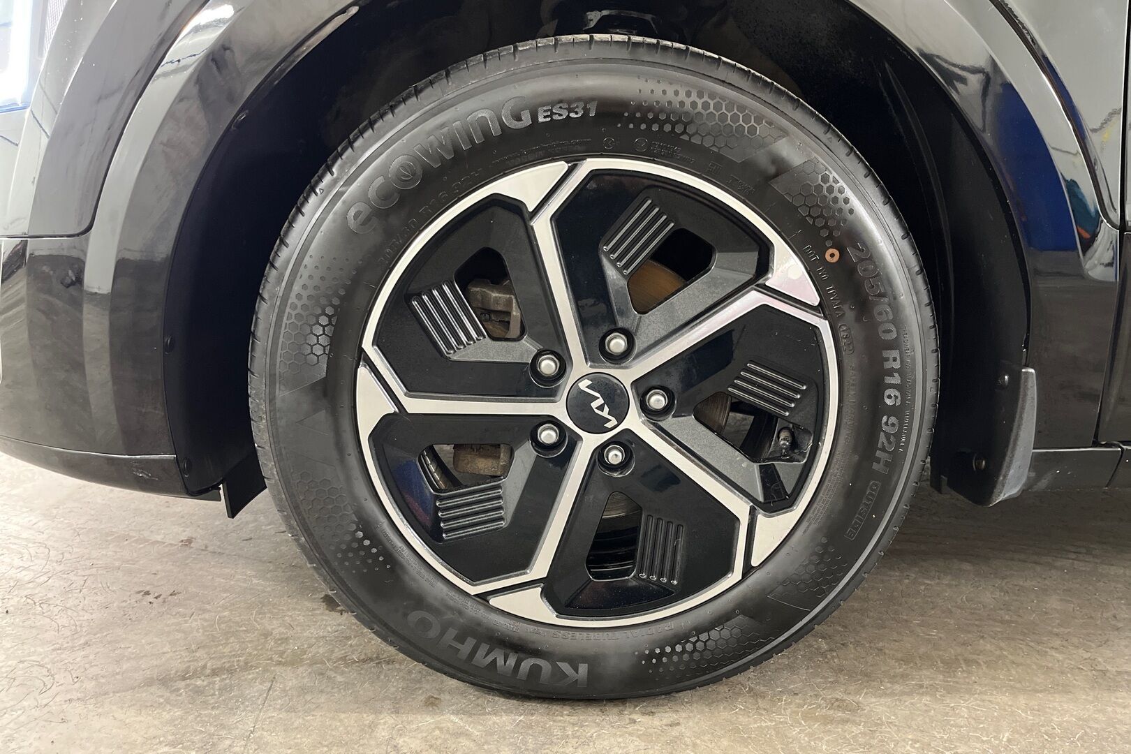 Kia Niro iso kuva 11