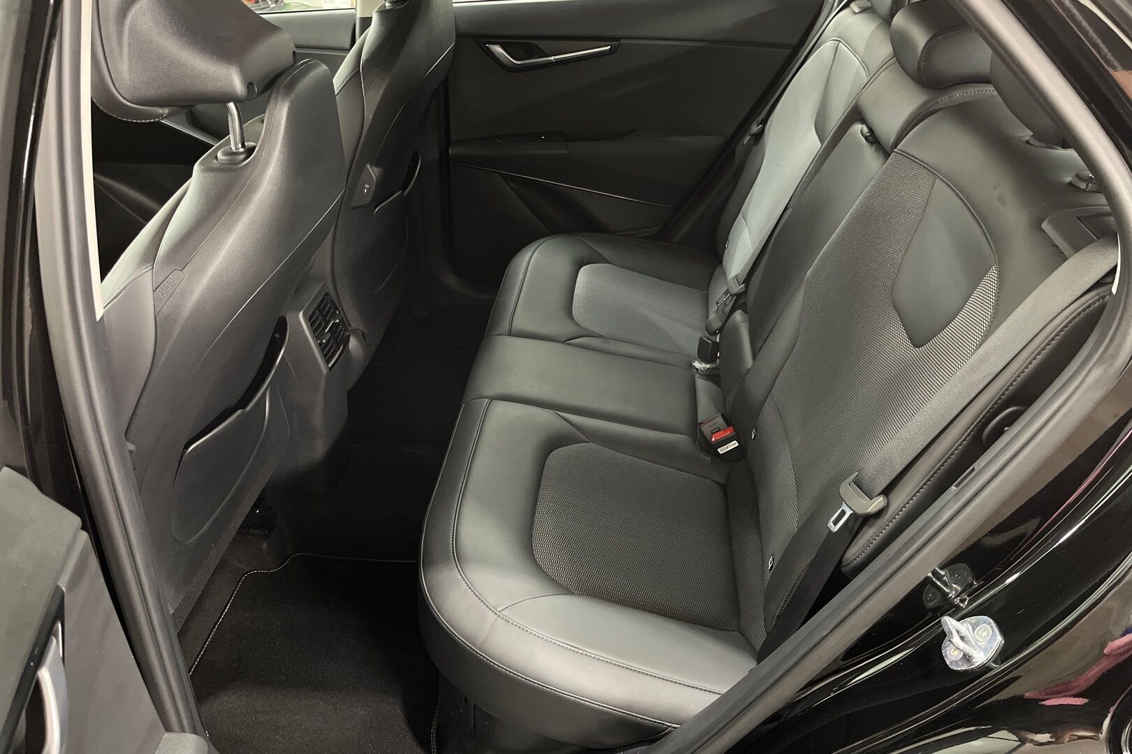 Kia Niro iso kuva 9