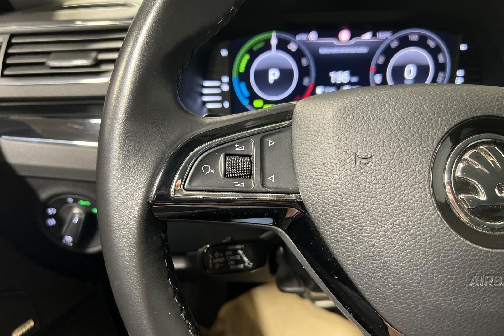 Skoda Superb iso kuva 17