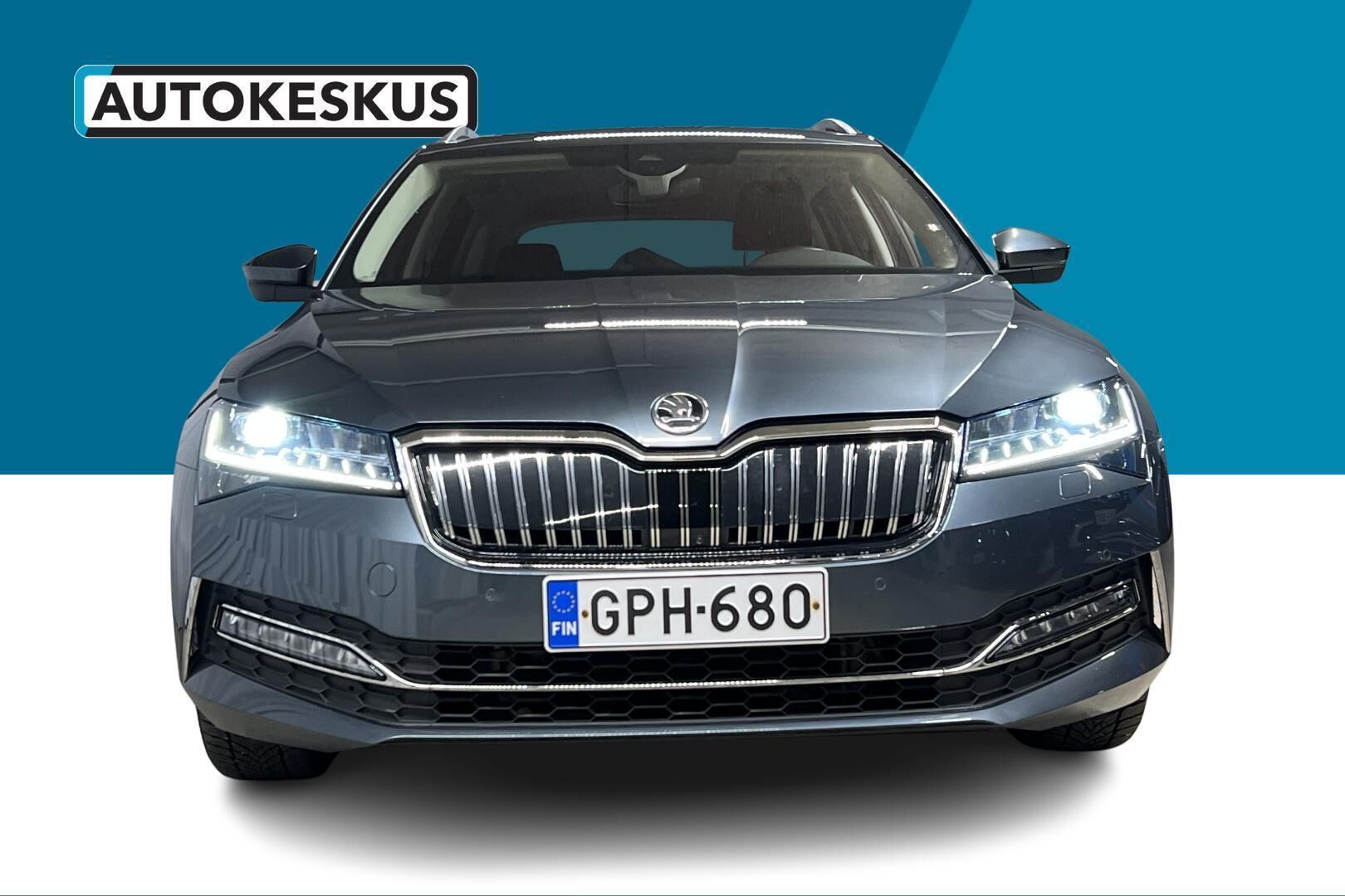 Skoda Superb iso kuva 2