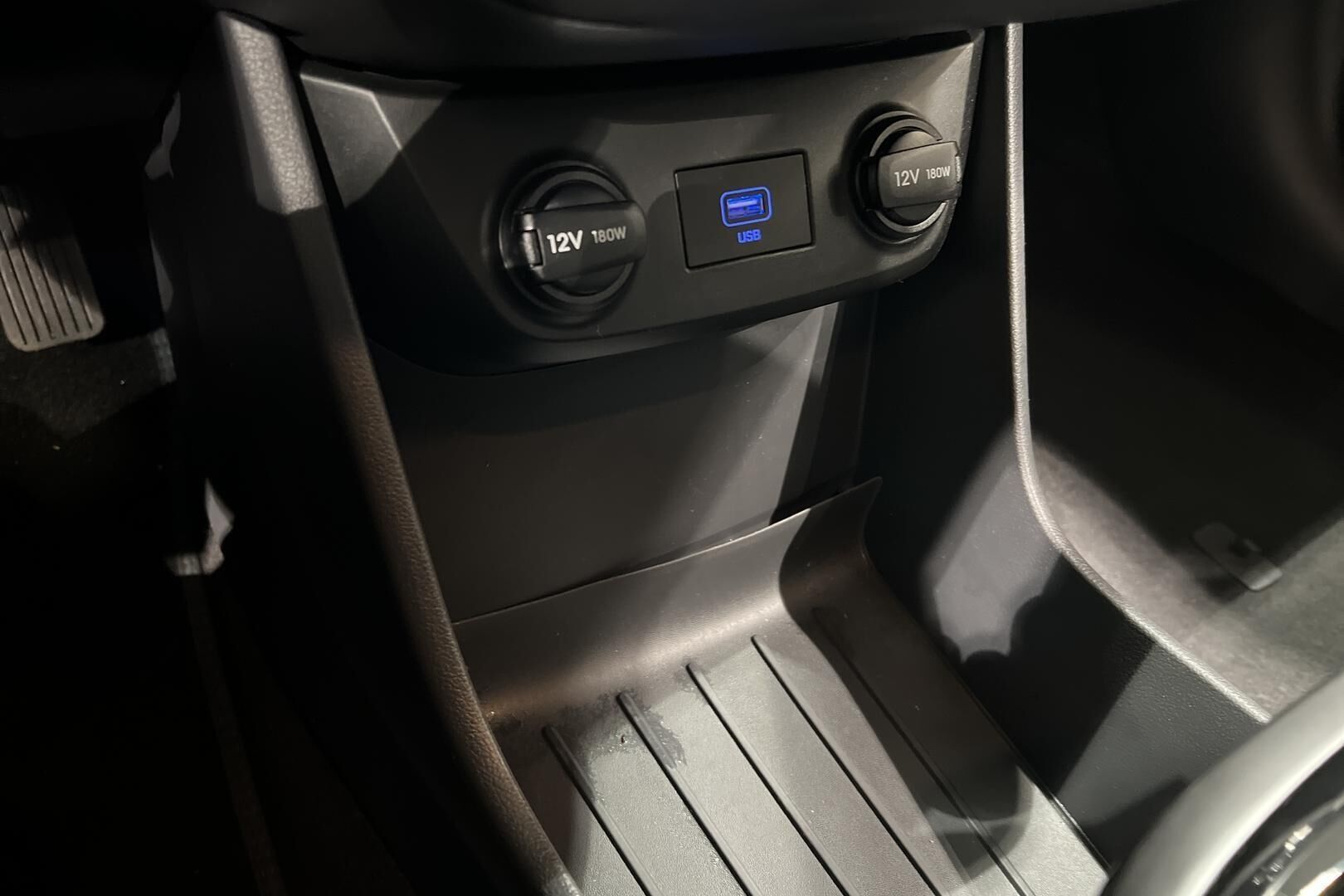 Hyundai IONIQ electric iso kuva 20