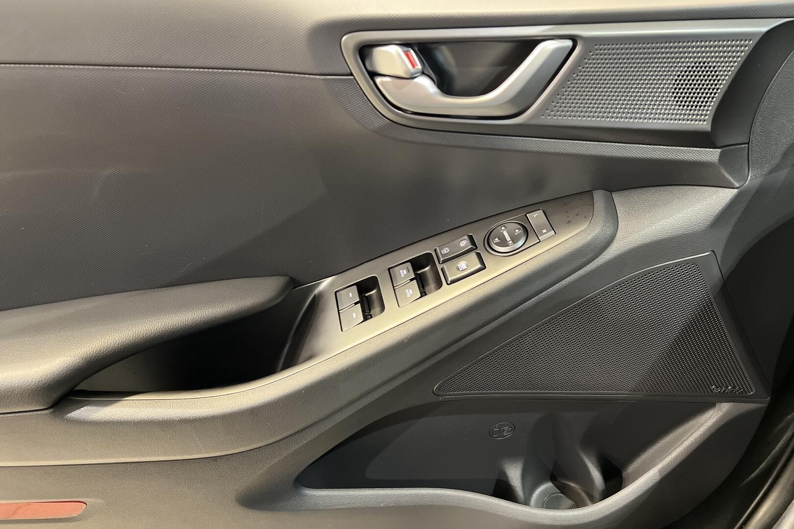 Hyundai IONIQ electric iso kuva 25