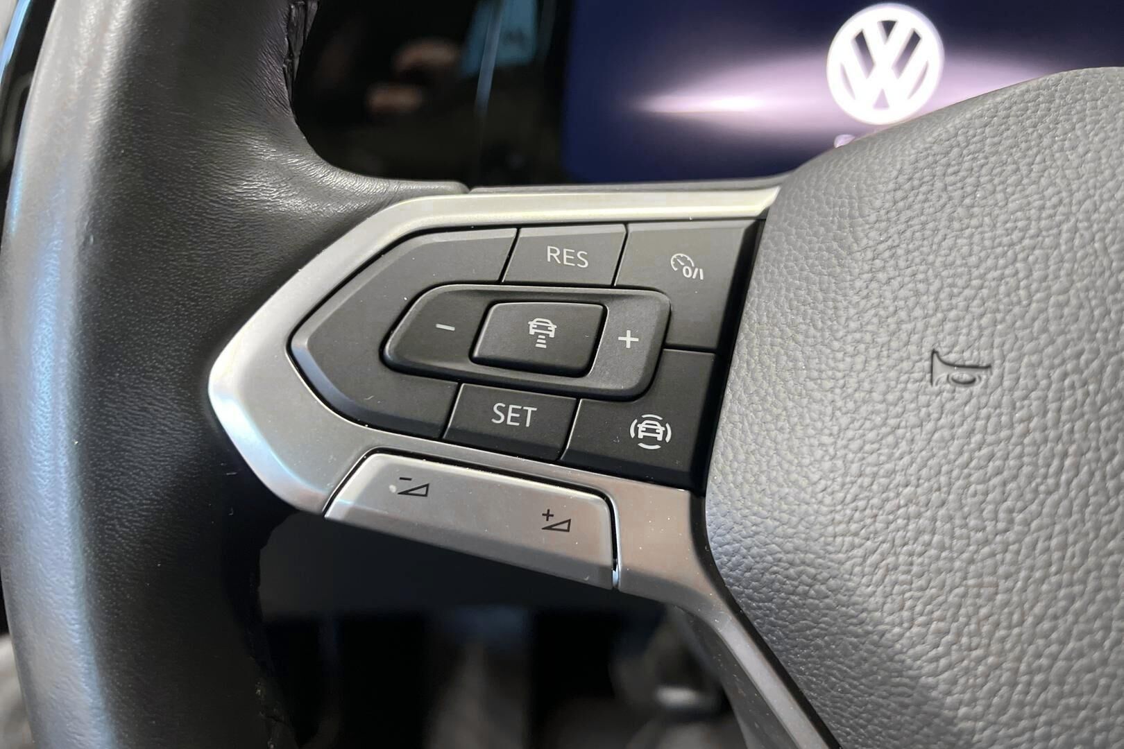 Volkswagen Golf iso kuva 14