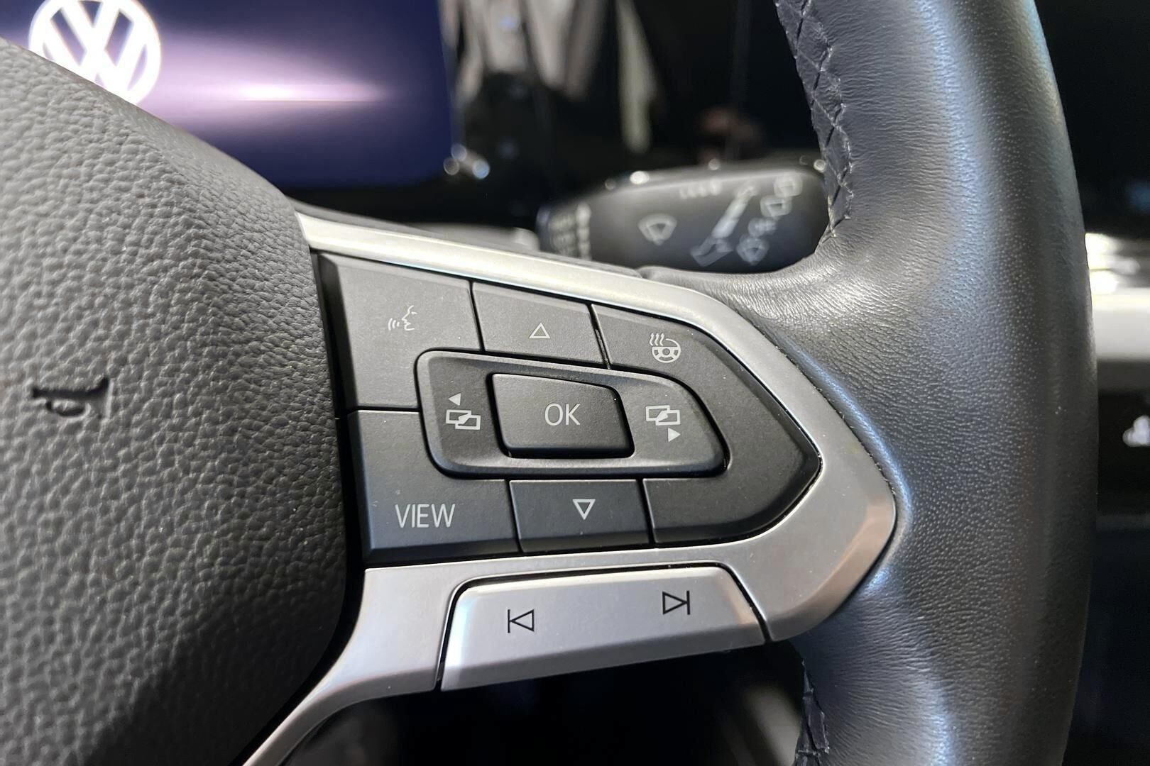Volkswagen Golf iso kuva 15