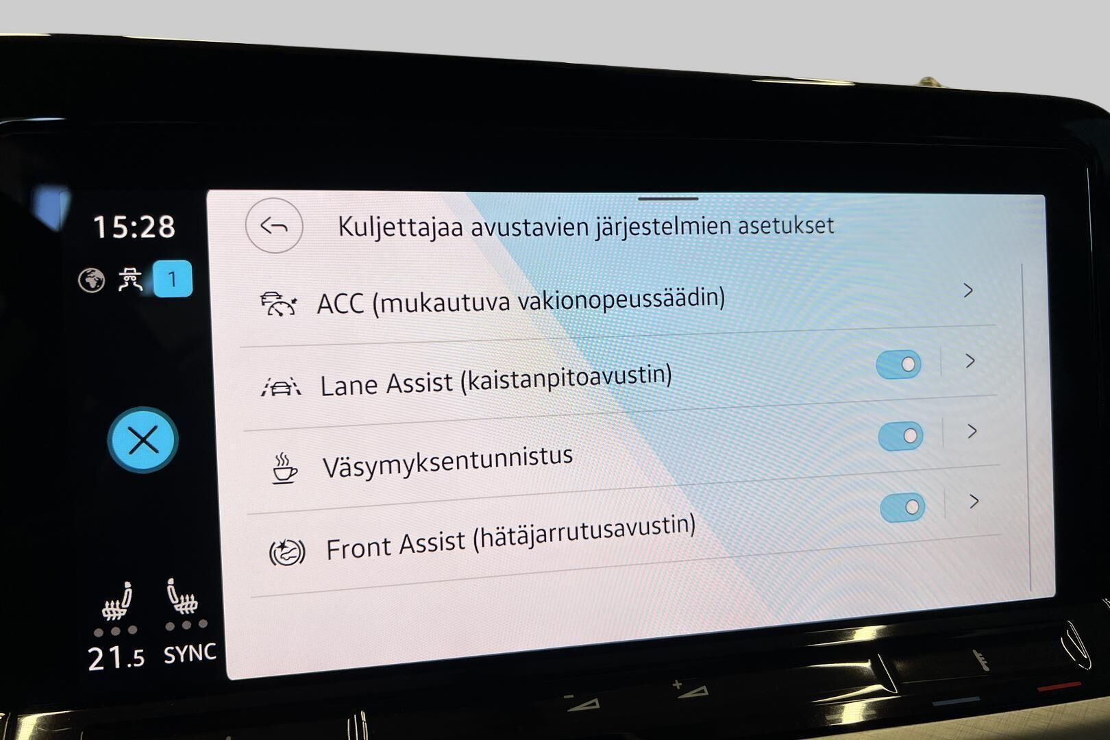 Volkswagen Golf iso kuva 18