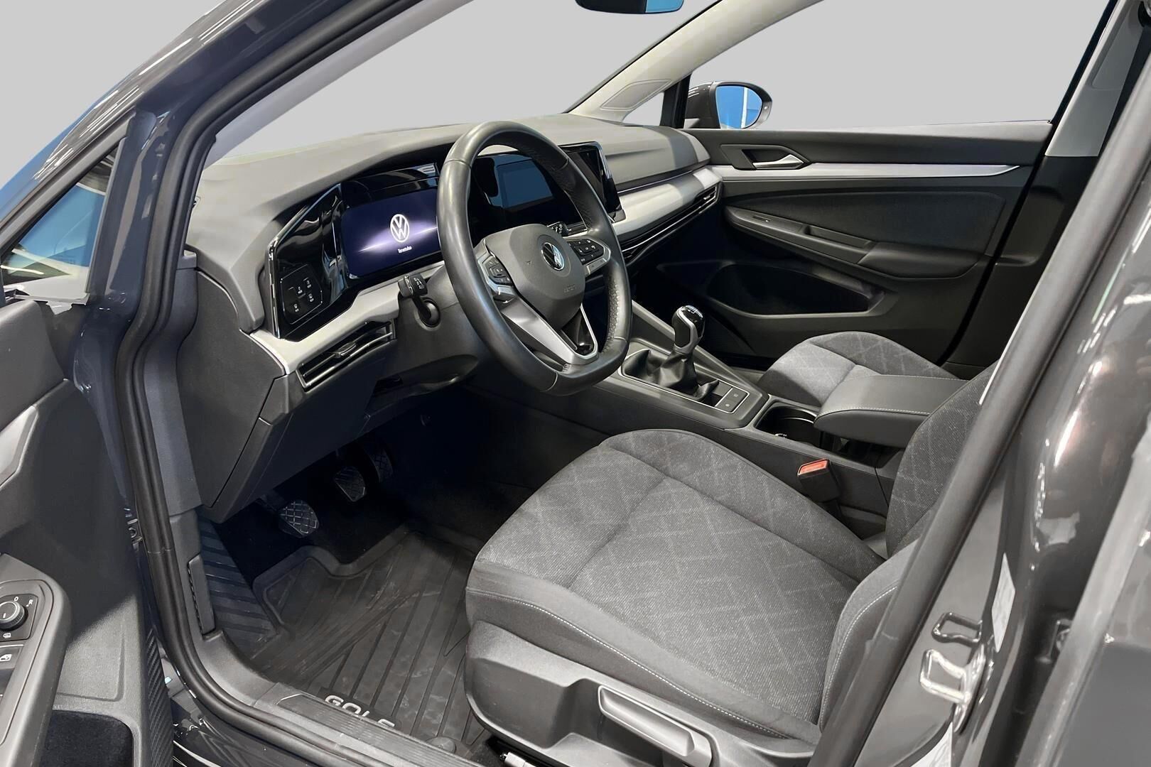 Volkswagen Golf iso kuva 8
