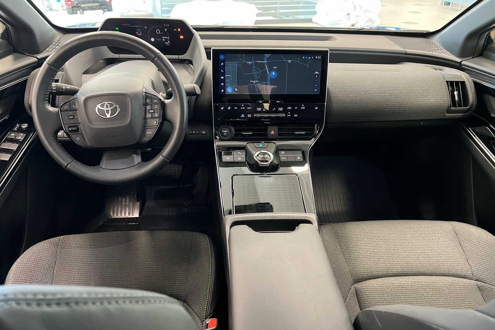 Toyota bZ4X iso kuva 18