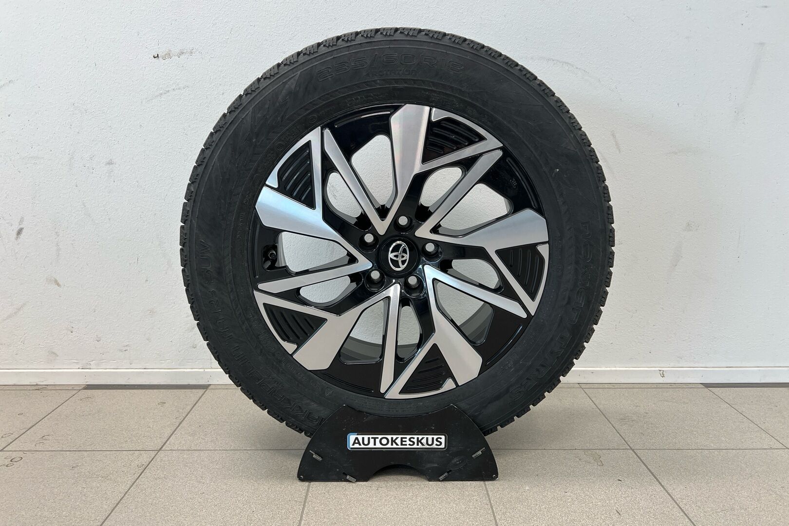Toyota bZ4X iso kuva 19