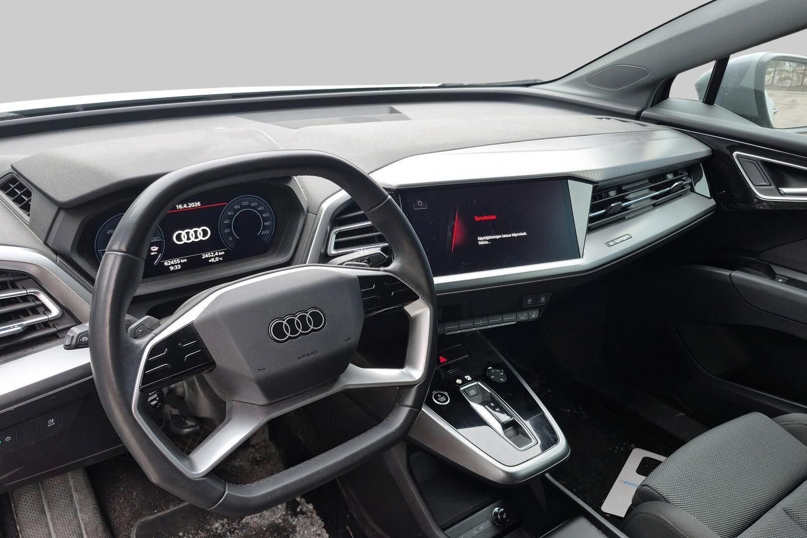 Audi Q4 e-tron iso kuva 2