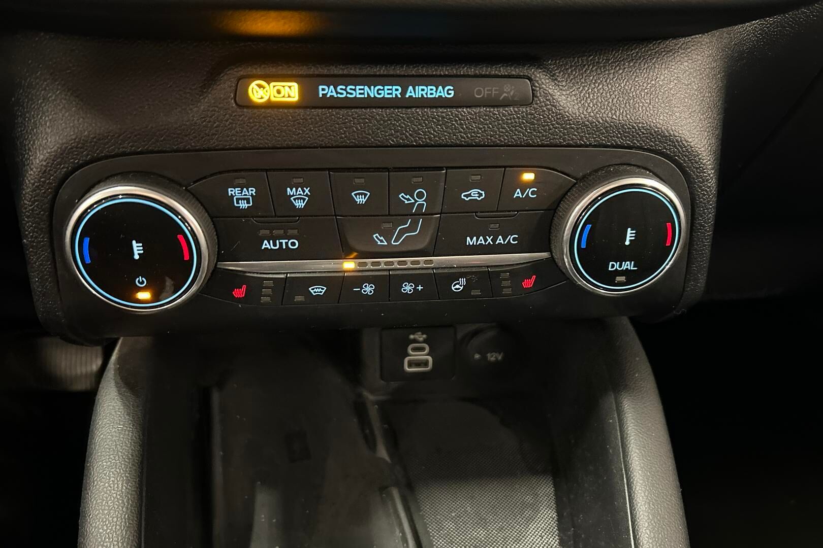 Ford Kuga iso kuva 13