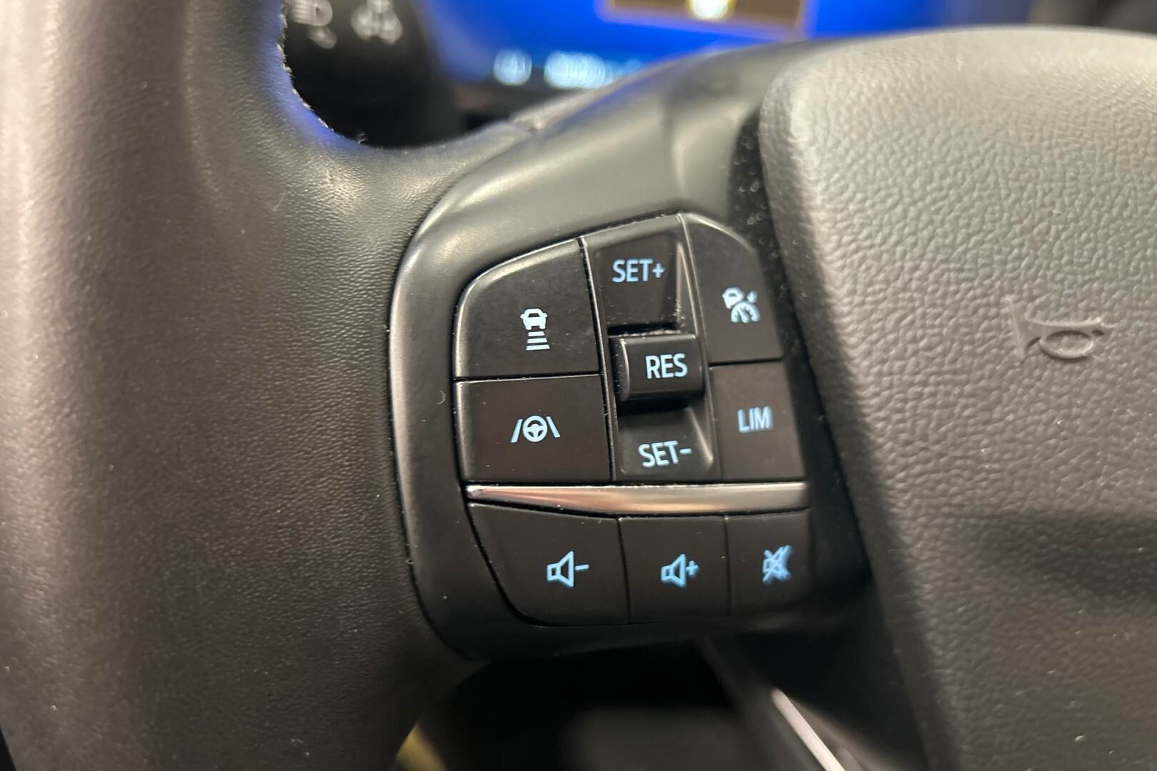 Ford Kuga iso kuva 22