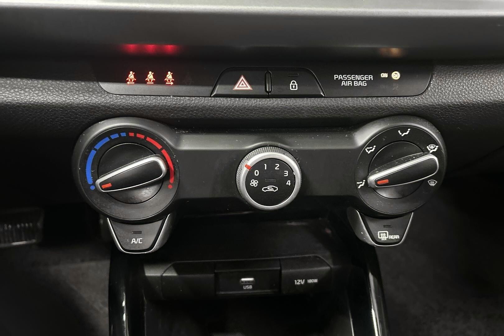 Kia Rio iso kuva 15