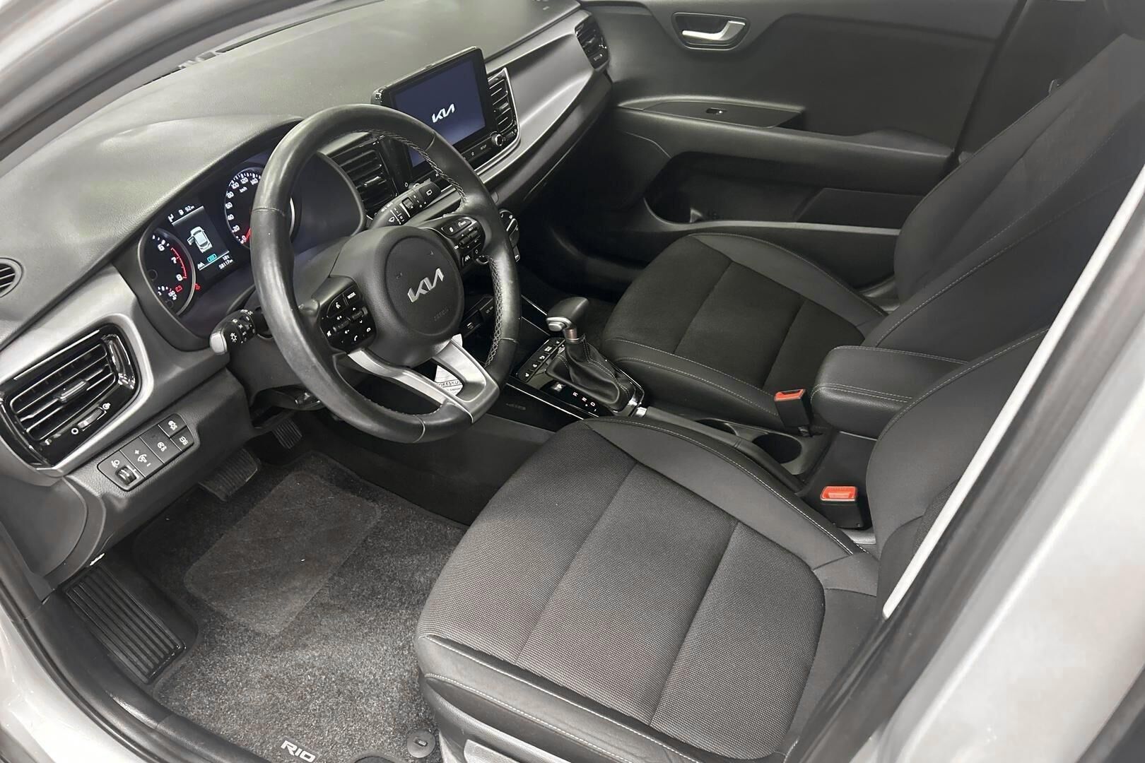 Kia Rio iso kuva 8