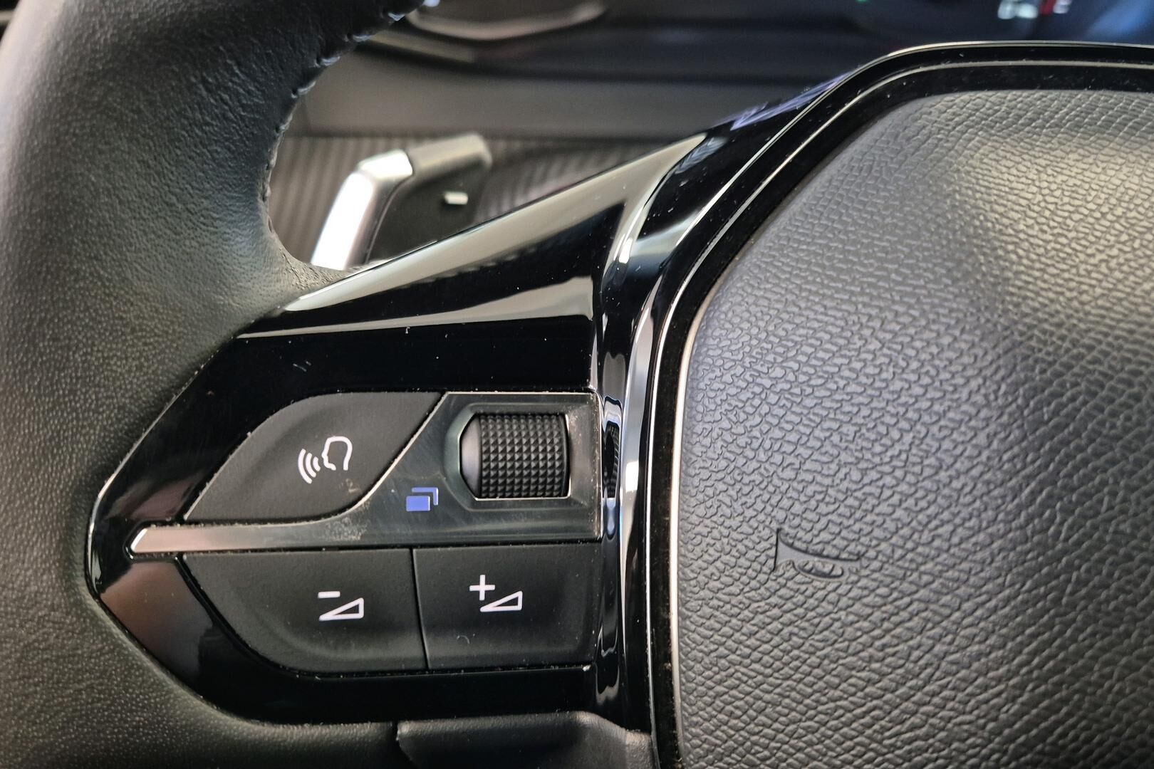 Peugeot 2008 iso kuva 17