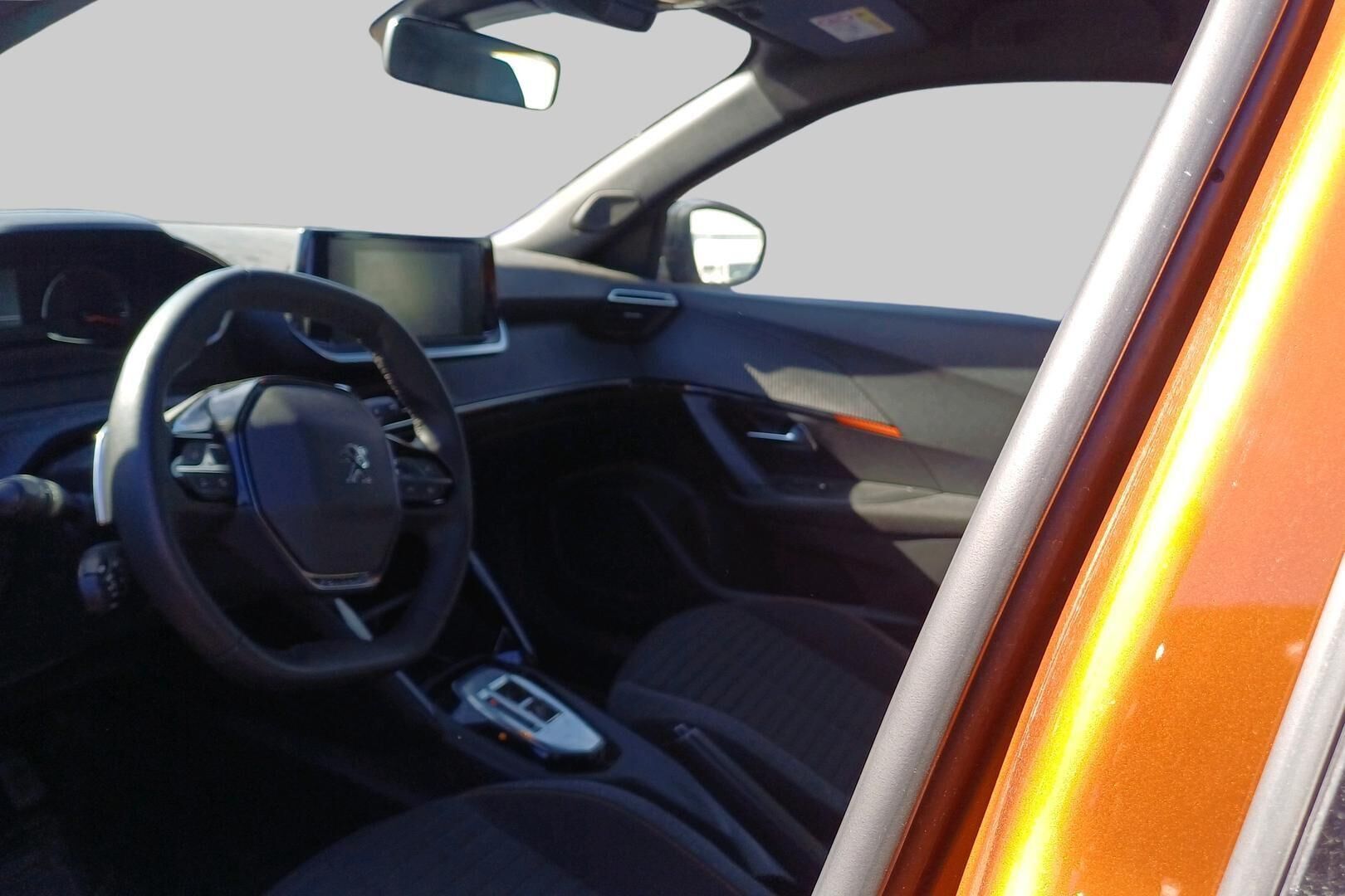 Peugeot 2008 iso kuva 2