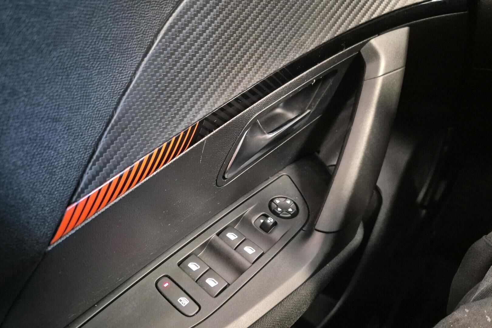 Peugeot 2008 iso kuva 18