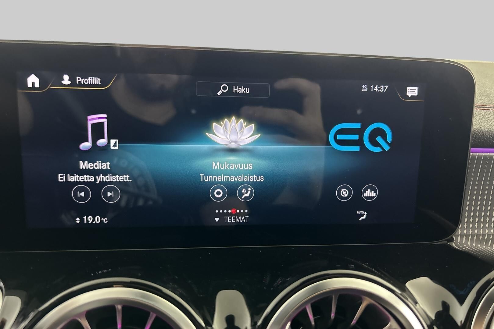 Mercedes-Benz EQB iso kuva 17