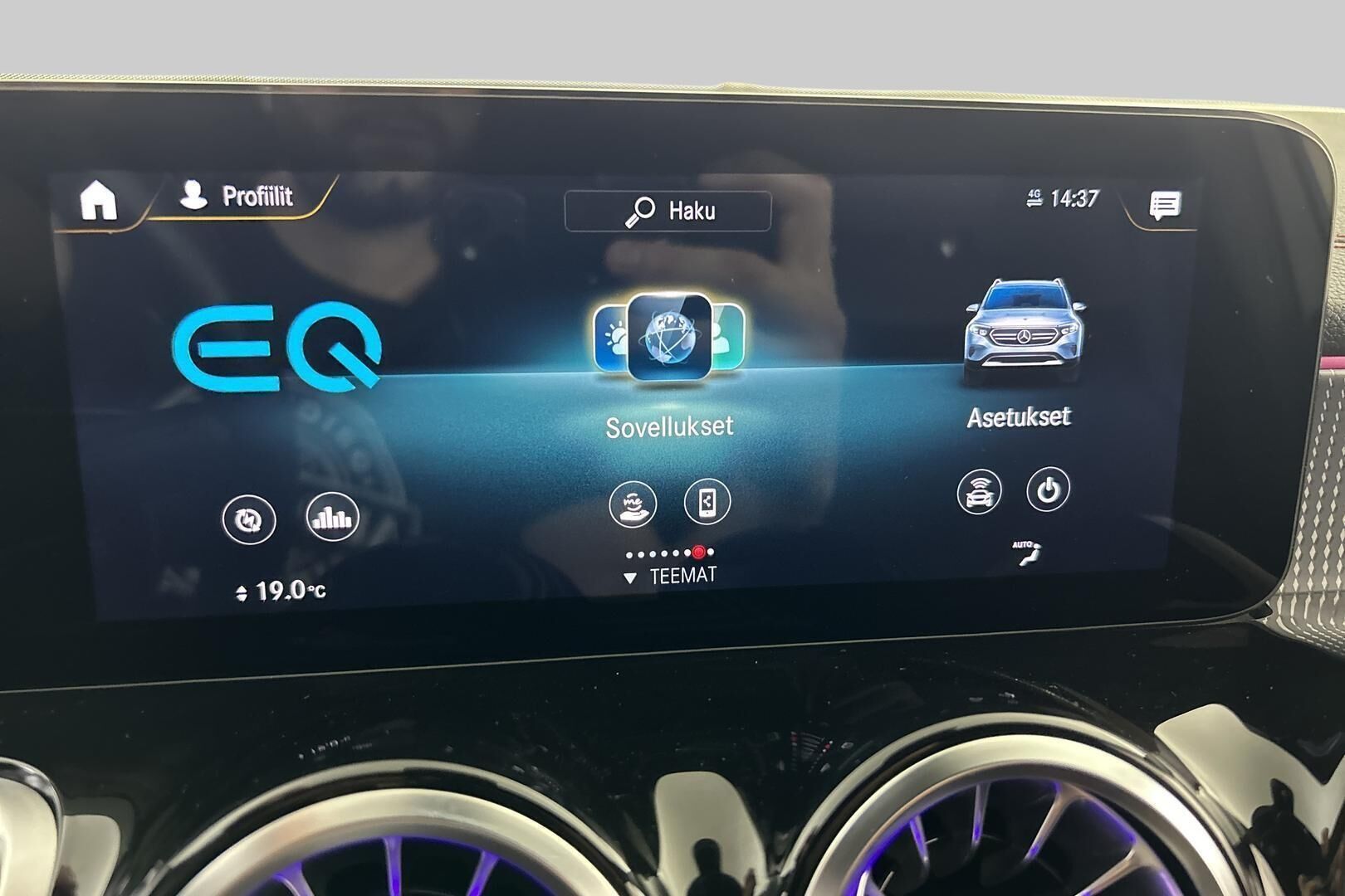 Mercedes-Benz EQB iso kuva 18