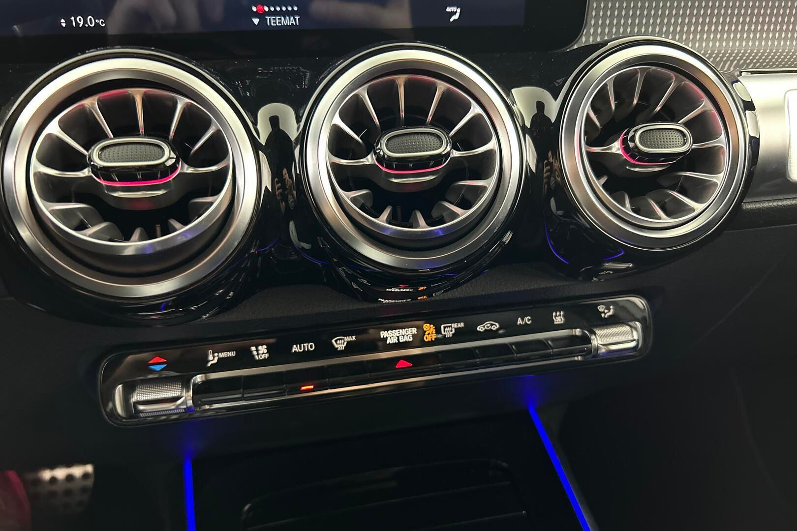 Mercedes-Benz EQB iso kuva 20