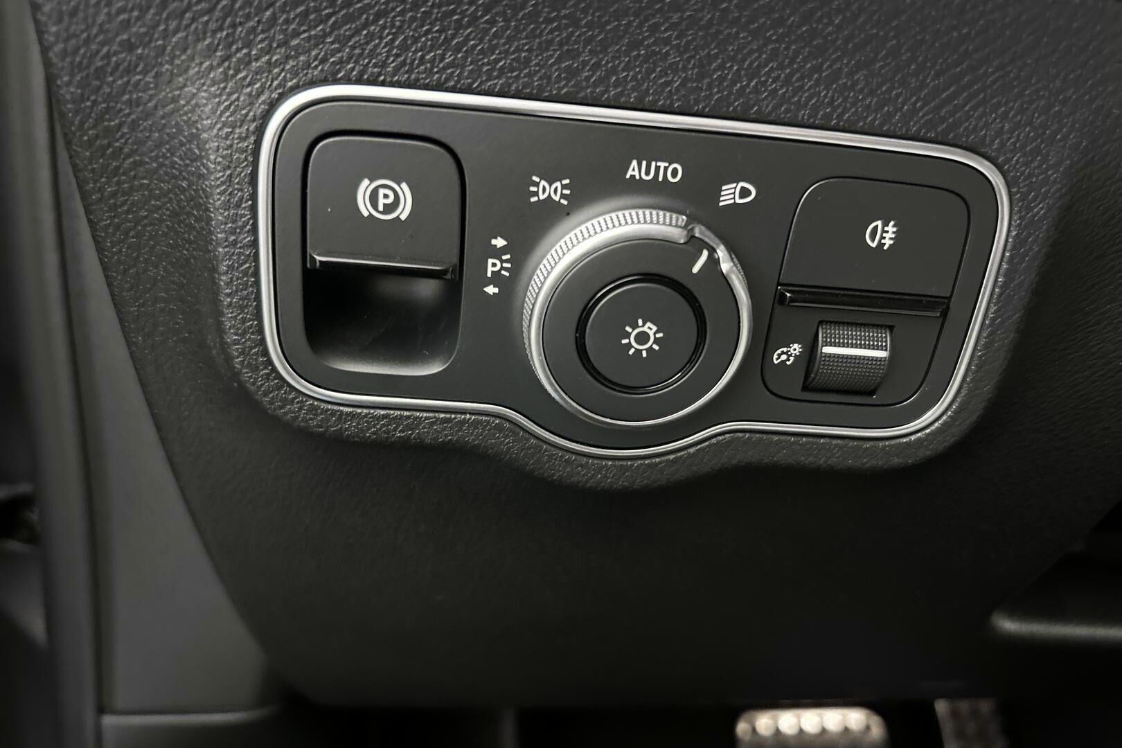 Mercedes-Benz EQB iso kuva 25