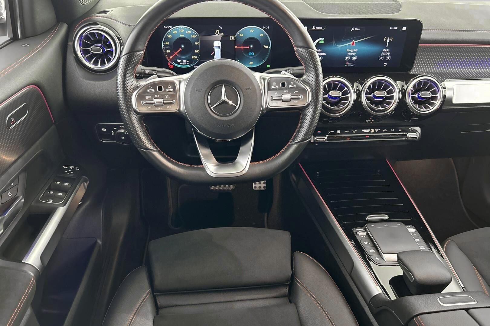 Mercedes-Benz EQB iso kuva 27