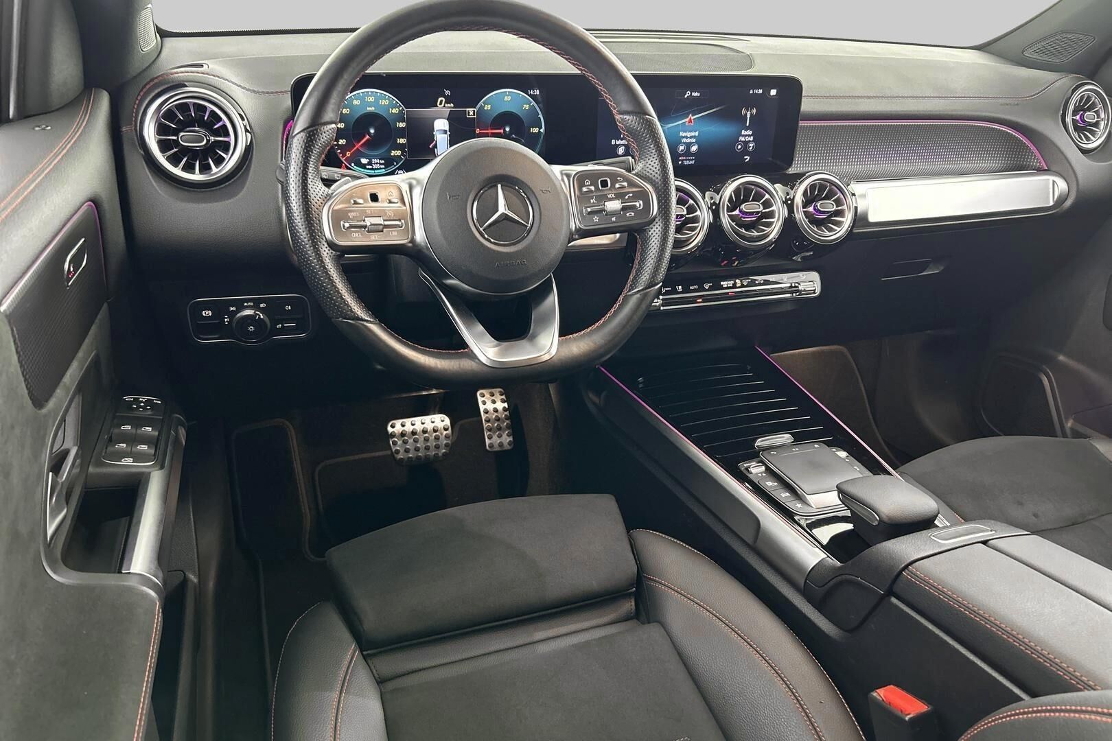 Mercedes-Benz EQB iso kuva 28