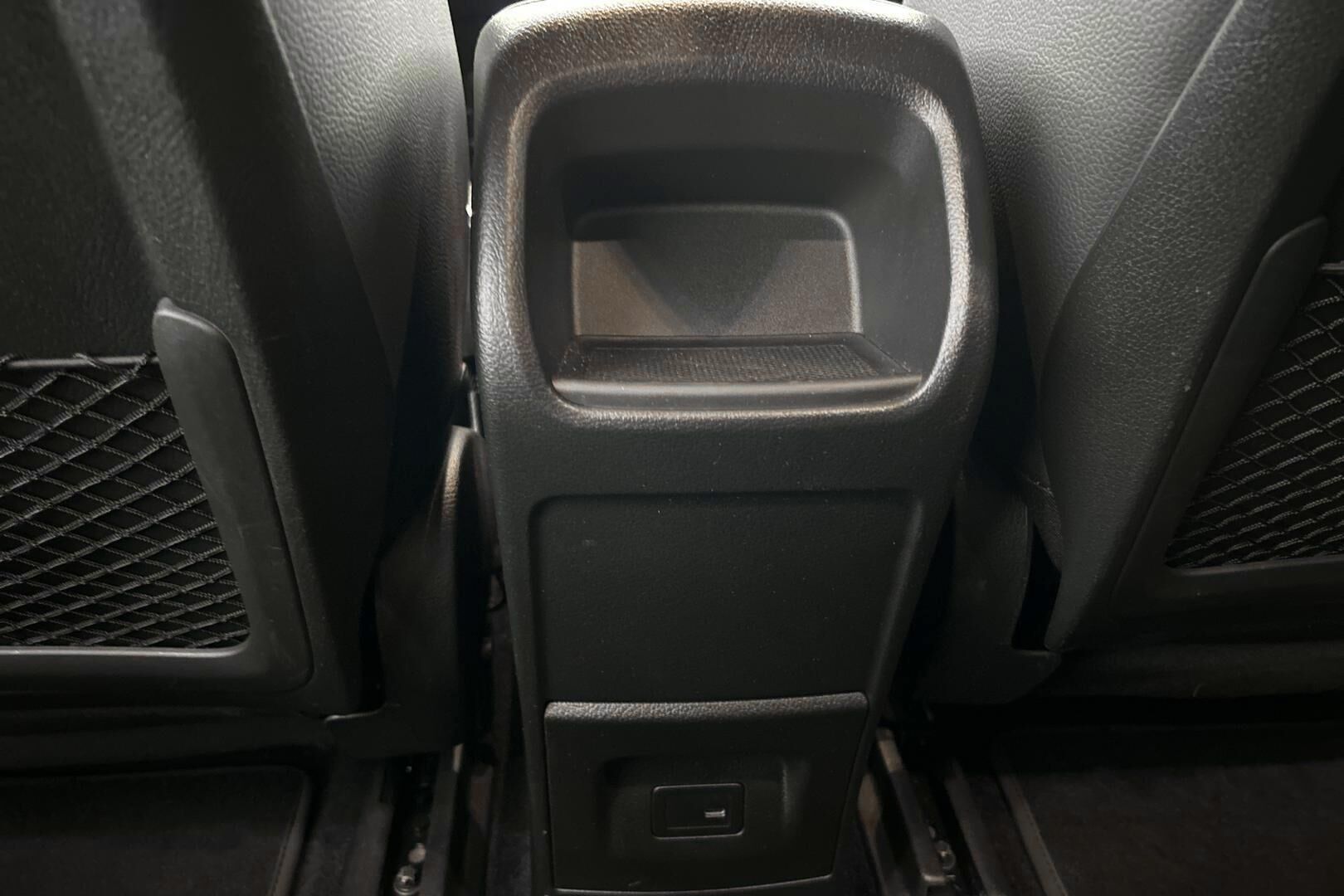 Mercedes-Benz EQB iso kuva 29