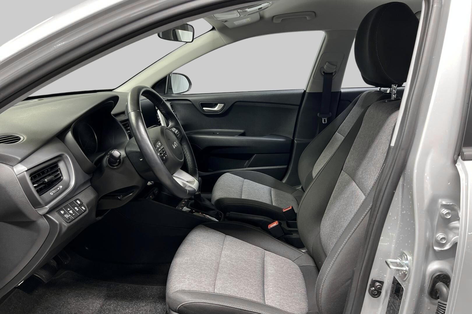 KIA Stonic iso kuva 8