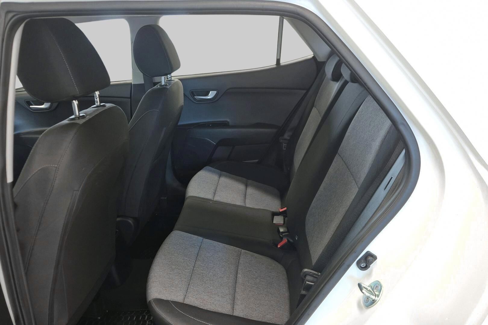 Kia Stonic iso kuva 10